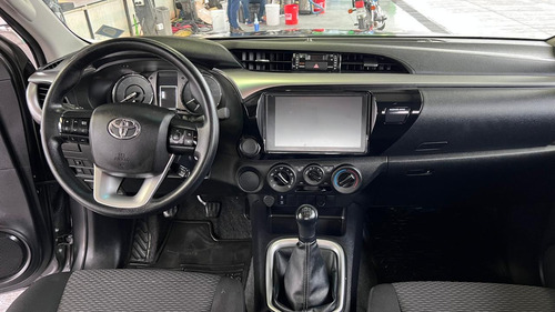 2022 Toyota Hilux Doble Cabina 2.4 Sr Mt 4x2 Unico Dueño