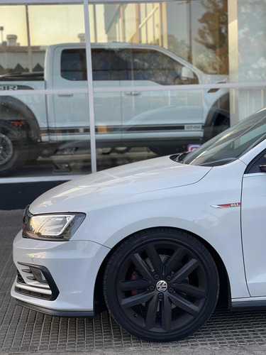Imagen 9 de 25 de Volkswagen Vento 2018 2.0 Tsi Gli 211cv App Connect + Nav