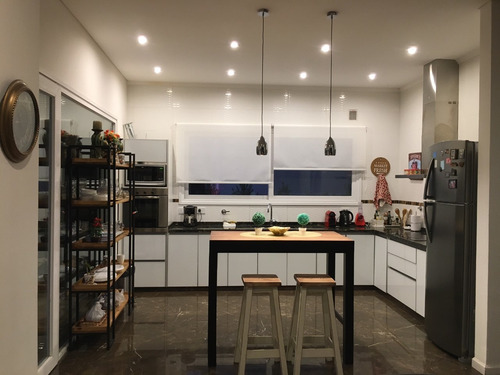 Imponente Casa De 320 M2 Gran Diseño En Puertos Vistas