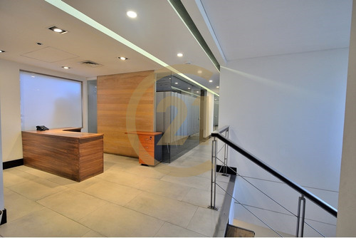Modernas Oficinas Con Hermosa Vista En Las Condes.