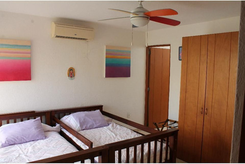 Residencia En Venta Con 4 Recámaras, Alberca En Áreas Comunes