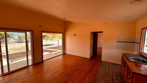 Casa 2 Dormitorios En Condominio.