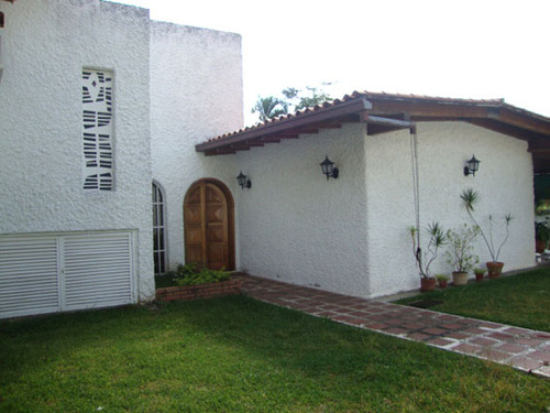 Se Vende Casa 750m2 3h+s/3.5b+s/4p Prados Del Este 3598