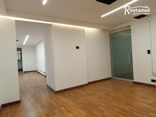 Oficina En Arriendo En El Poblado. Cod A11642