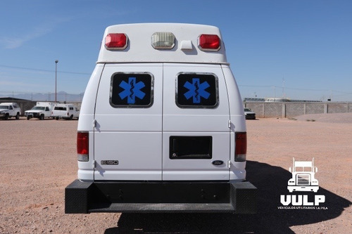 Ambulancia Ford E 150. 2004
