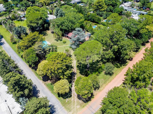 Casa En Venta · 7 Ambientes · 3600 M2 · Jardín · Quincho · Piscina