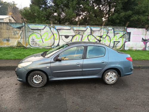 Peugeot 207 sedan compac