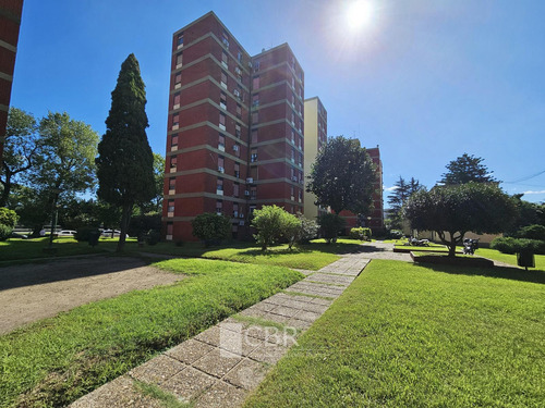 Impecable Dpto. De 3 Amb. En Torre - Muy Luminoso Con Vistas Abiertas!