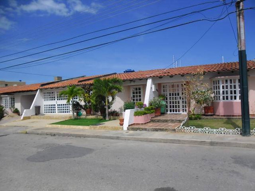 Casa En La Urbanizacion Valle Abajo,  El Valle Del Espiritu Santo Ic-00043