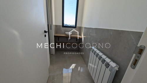 Casa En Venta En Dos Plantas 4 Habitaciones Pileta Perimetral