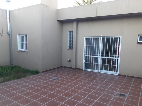 Casa Estilo Americana De 5 Ambientes. Garage Y Quincho. Zona San Juan