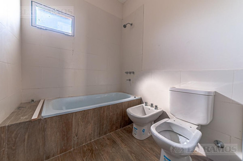 Imagen 20 de 26 de A Estrenar, Moderna Casa En Una Sola Santa Lucía, Pilar Del Este, Pilar.