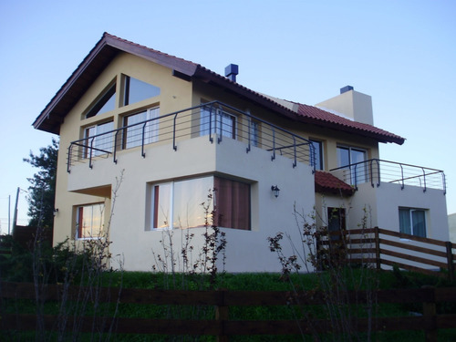 Imagen 1 de 13 de Casa En Venta En Colonia Del Sacramento - Plaza De Toros