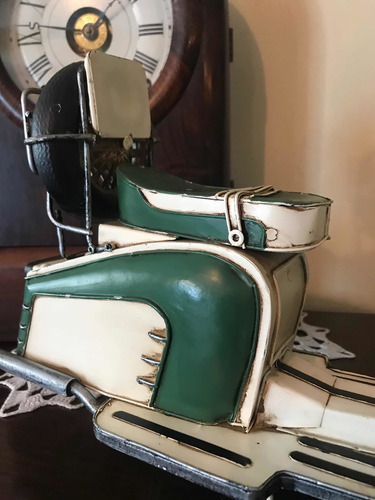 Imagen 4 de 6 de Moto Vespa De Colección Pequeña A Escala