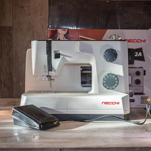 Máquina De Coser Necchi Q132a Portable Con Mesa Extensión (Usado)