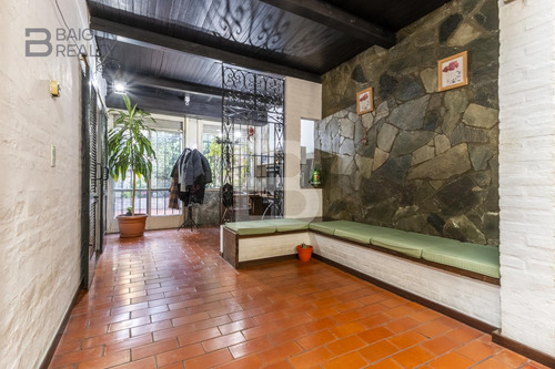 Casa De 6 Ambientes Con Cochera, Patio Y Terraza En Venta En Colegiales