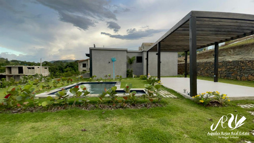 Villa Minimalista En Jarabacoa