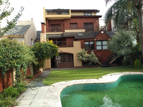 Casa En Venta 8 Amb En Ramos Mejia Con Pileta!