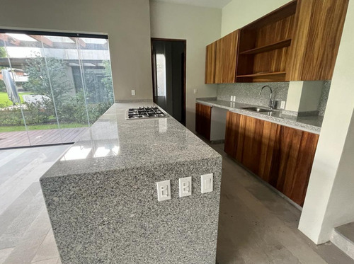 Casa En Venta En Valle De Bravo Avandaro (m2c300)