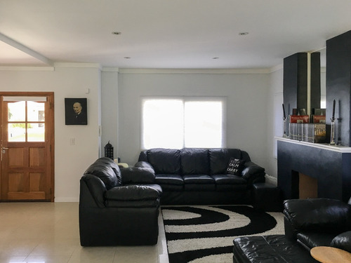 Imagen 2 de 14 de Venta De Impecable Propiedad, En El Lauquen