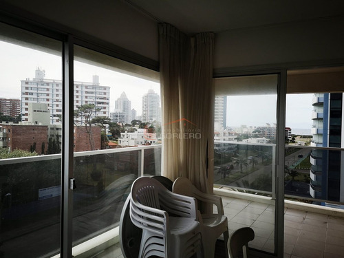 Imagen 12 de 30 de Venta De Apartamento En Punta Del Este, Avda Chiverta A Metros De La Playa Brava Y Mansa