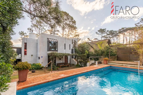 Venta Casa 3 Dormitorios  Pinares Punta Del Este  Vista Al Mar