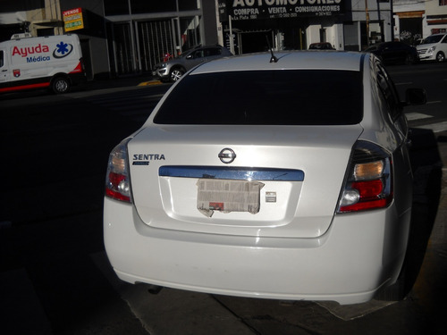 Imagen 4 de 20 de Nissan Sentra 2,0 N Acenta Mt 2011 Blanco