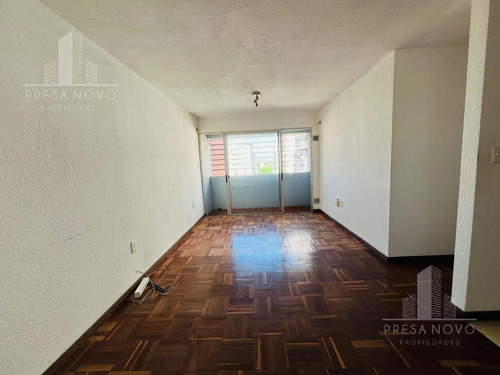 Apartamento Próximo A Shopping Xxx Con Cochera, Bajos Gastos Comunes!