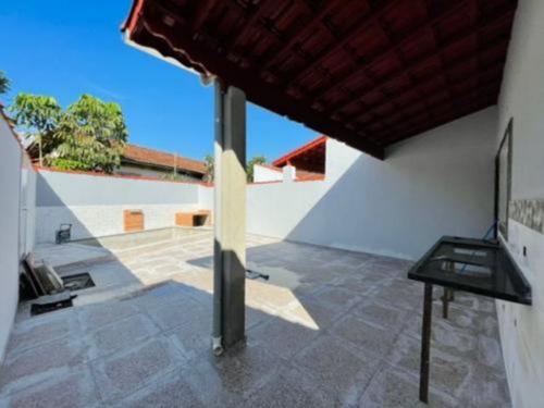 Imagem 6 de 17 de Casa No Bairro Campos Elíseos, Em Itanhaém, Litoral Sul De São Paulo, Localizado Em Lado Praia, Ficando À 50 Metros Do Mar. Imóvel Com 201 M² De Área Total, Sendo 67 M² De Área Construída. Possui Pisc