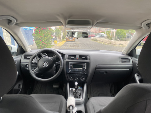 Volkswagen Jetta 2.0 L4 At 113 hp