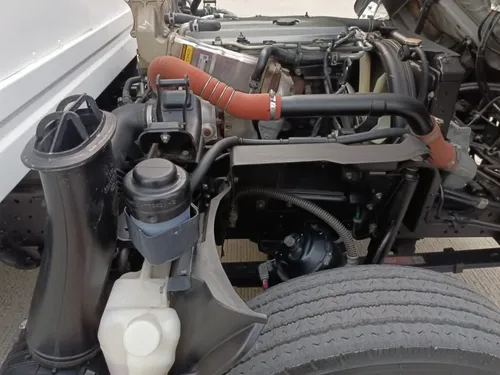 Como Nueva Chevrolet Nqr 2023 Furgon Carga Seca Con 30.000km