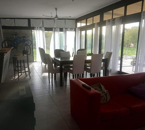 Casa 3 Dormitorios, 2 Baños, Piscina Y Amplio Parque