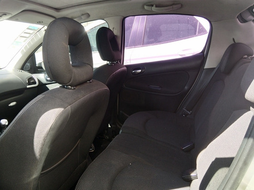Robyana| Peugeot 207 2010 1.6 Xt| Ne