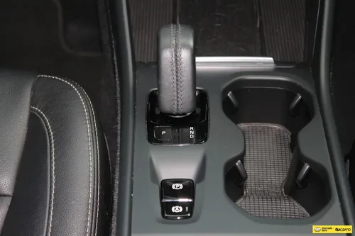 Volvo XC40 2.0 T4 FWD MOMENTUM II TP