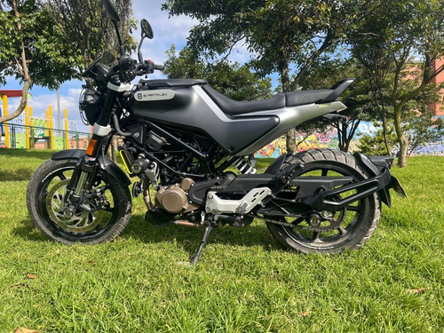 Imagen 5 de 25 de Husqvarna Svartpilen 200 2022