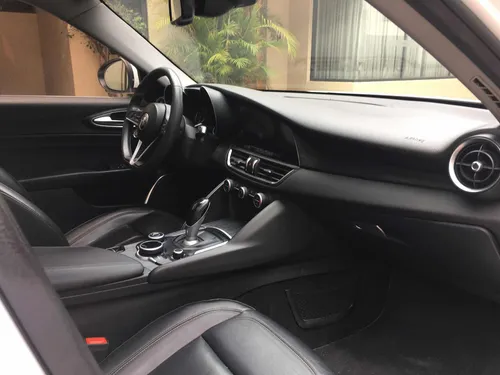 Alfa Romeo Giulia 2.0 Ti At