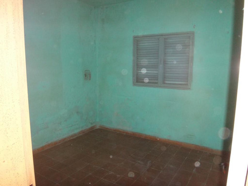 Casa De 2 Dormitorios En Zona Industrial, Cocina Comedor, Baño, Lavadero Patio De 240 M2 Con Galpón Parabólico De 100 M2 (ideal Taller /depósito). Terreno De 10 X 38 Orientado Al Norte.