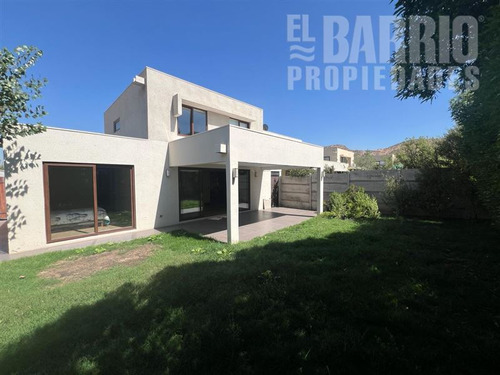 Casa En Venta De 3 Dorm. En Piedra Roja Chicureo