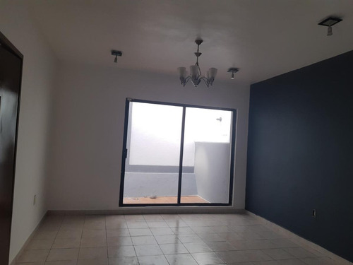 Casa En Venta Garage Para 3 Autos, Alberca - Granjas De La Boticaria