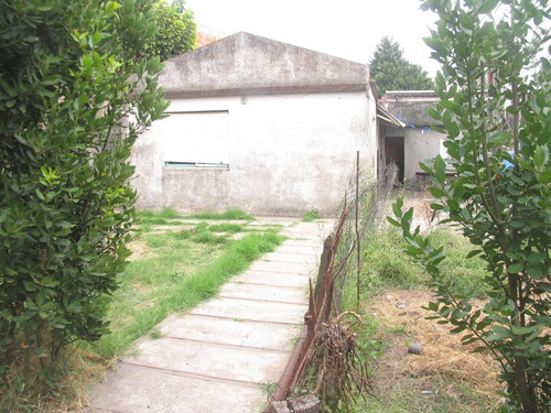Imagen 1 de 4 de Buen Lote 10x30, Con Viviendas Y Galpon