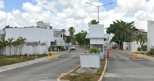 Cancun Hermosa Casa En Porto Pisa, Excelente A 25 Min De Las Hermosas Playas De Cancún, Plazas Comerciales, Escuelas, Centros Turísticos Y De Trabajo. Condominio Privado Acceso Controlado