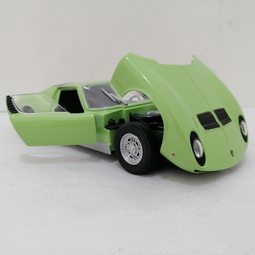 Lamborghini Miura, Escala 1/24, Motormax, 19cms Largo. 