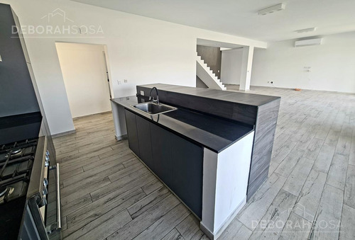 Imagen 4 de 18 de Hermosa Casa Con Salida A La Laguna - El Canton