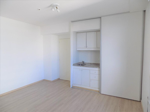 Imagen 3 de 30 de Venta Oficina 2 Amb San Nicolas Centro Luminosa Baño Completo