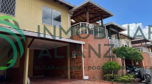 Casa En Venta En Versalles. Cod V61639