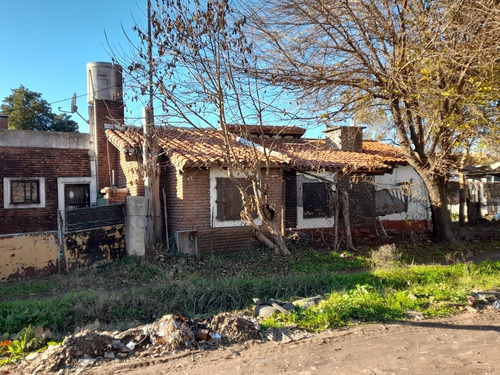 Vendo Buen Chalet Tradicional 5 Ambientes A Refaccionar 1 Cuadra De Ruta 3