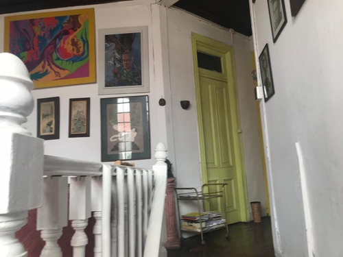 Casa En Venta En Pasaje Cerrado, Excelente Estado !!