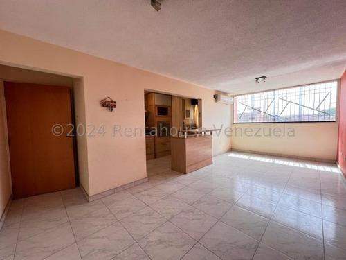 Apartamento En Venta En Urbanizacion Narayola En Turmero 24-23304 Yjs