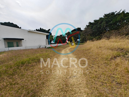 Terreno En Venta En Lomas De Cocoyoc Con Acceso Directo Al Campo De Golf