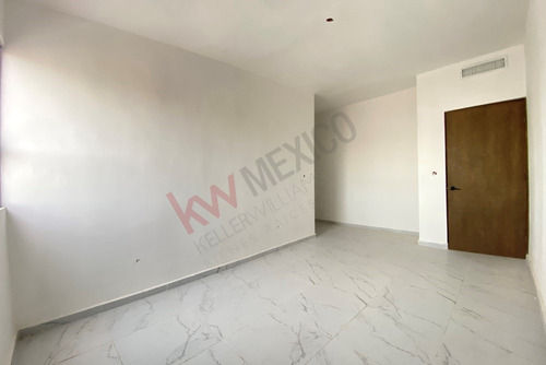 Casa En Venta En Torreón Con 3 Recamaras Y Doble Altura En Área Social